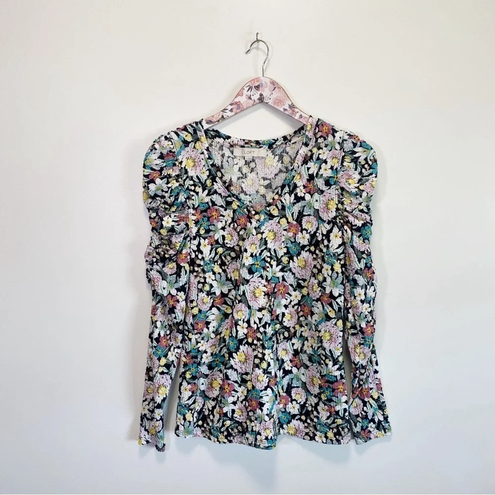LOFT Floral Shirred Puff Sleeve Shirt! V-Neck Long Sleeve Size Small S